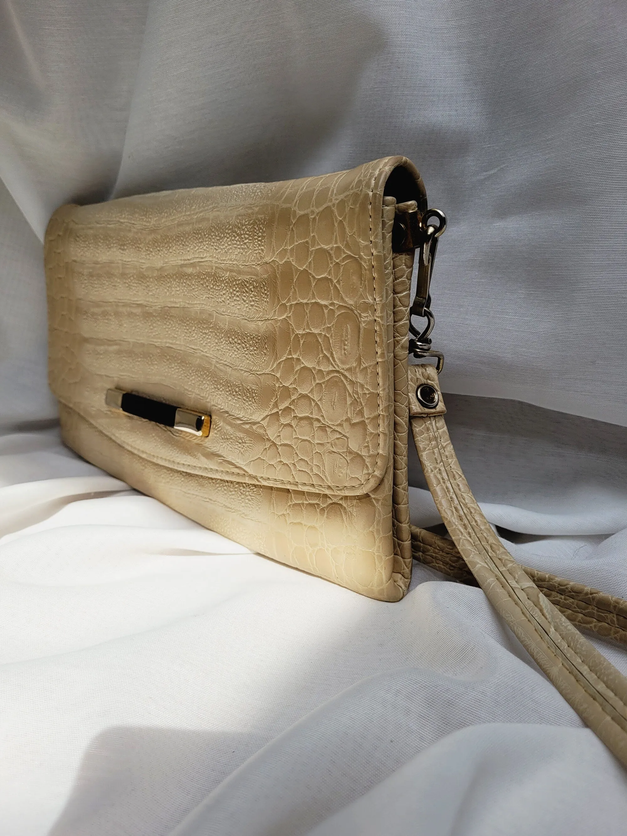 90s minimalist beige reptile print envelope clutch purse