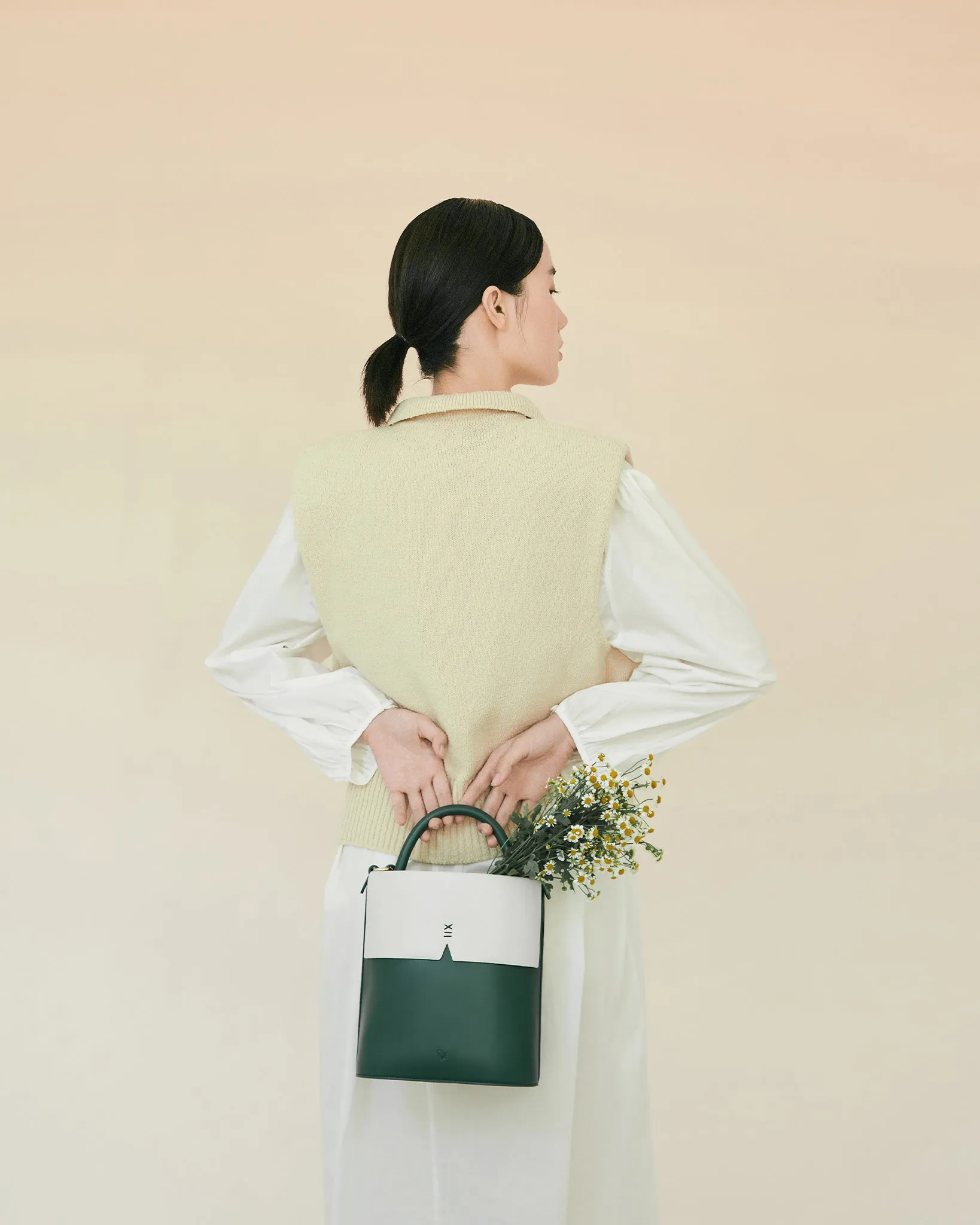 Gaia Bucket Bag - BLACK & OAT