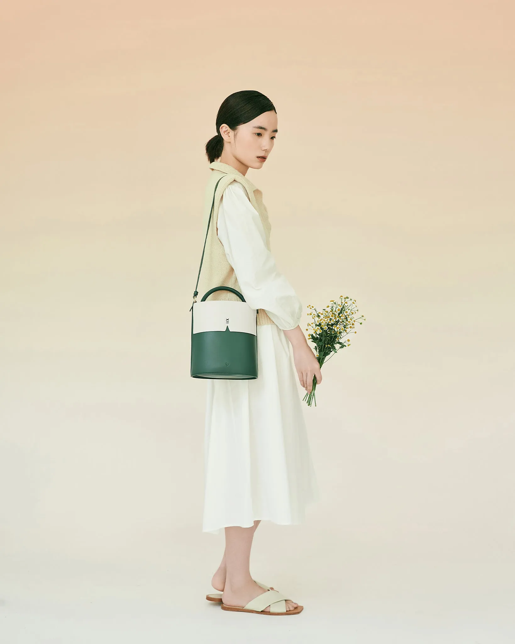 Gaia Bucket Bag - BLACK & OAT
