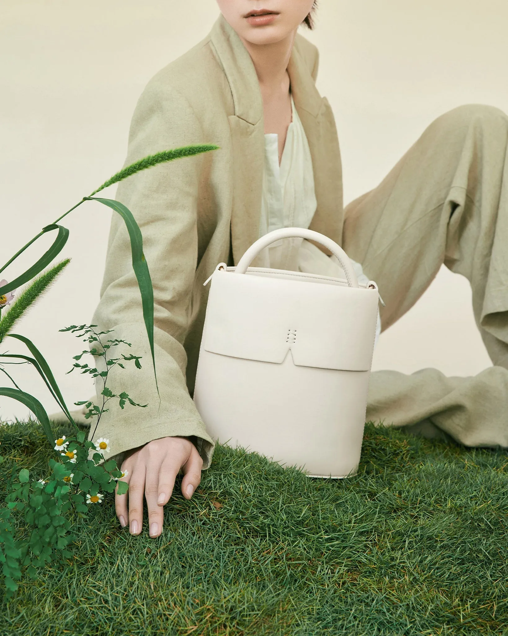 Gaia Bucket Bag - BLACK & OAT