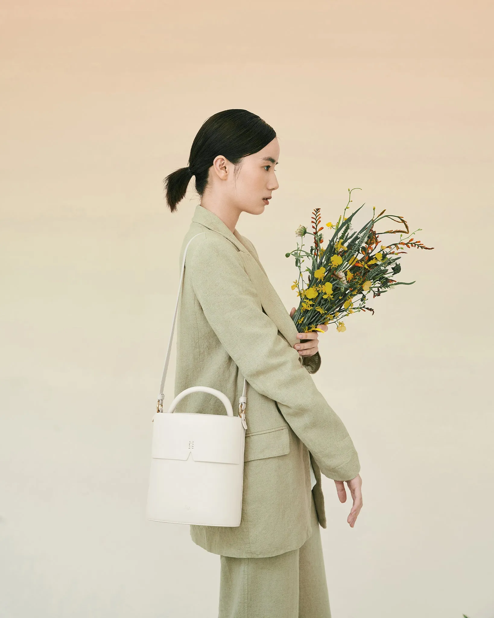 Gaia Bucket Bag - BLACK & OAT