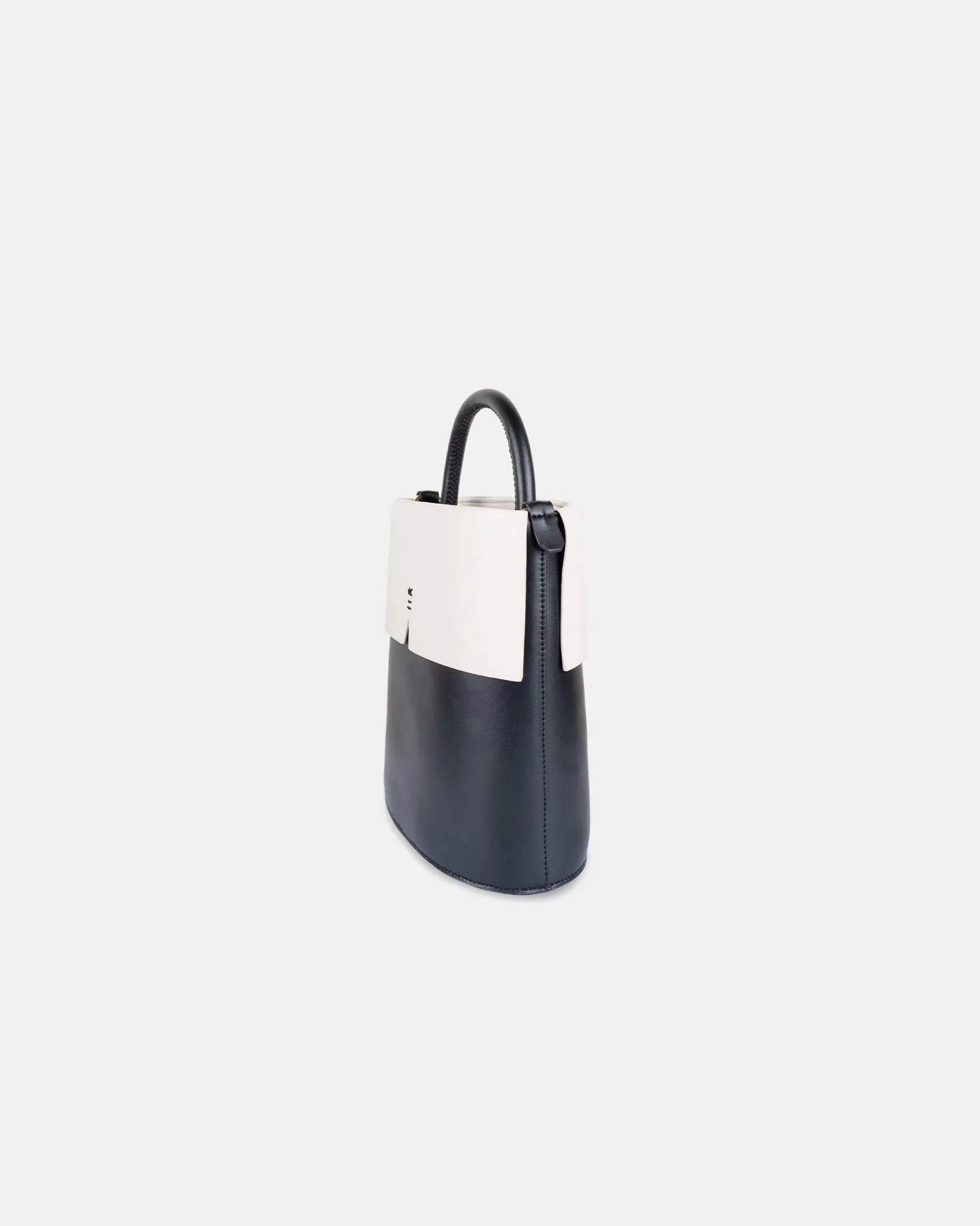Gaia Bucket Bag - BLACK & OAT
