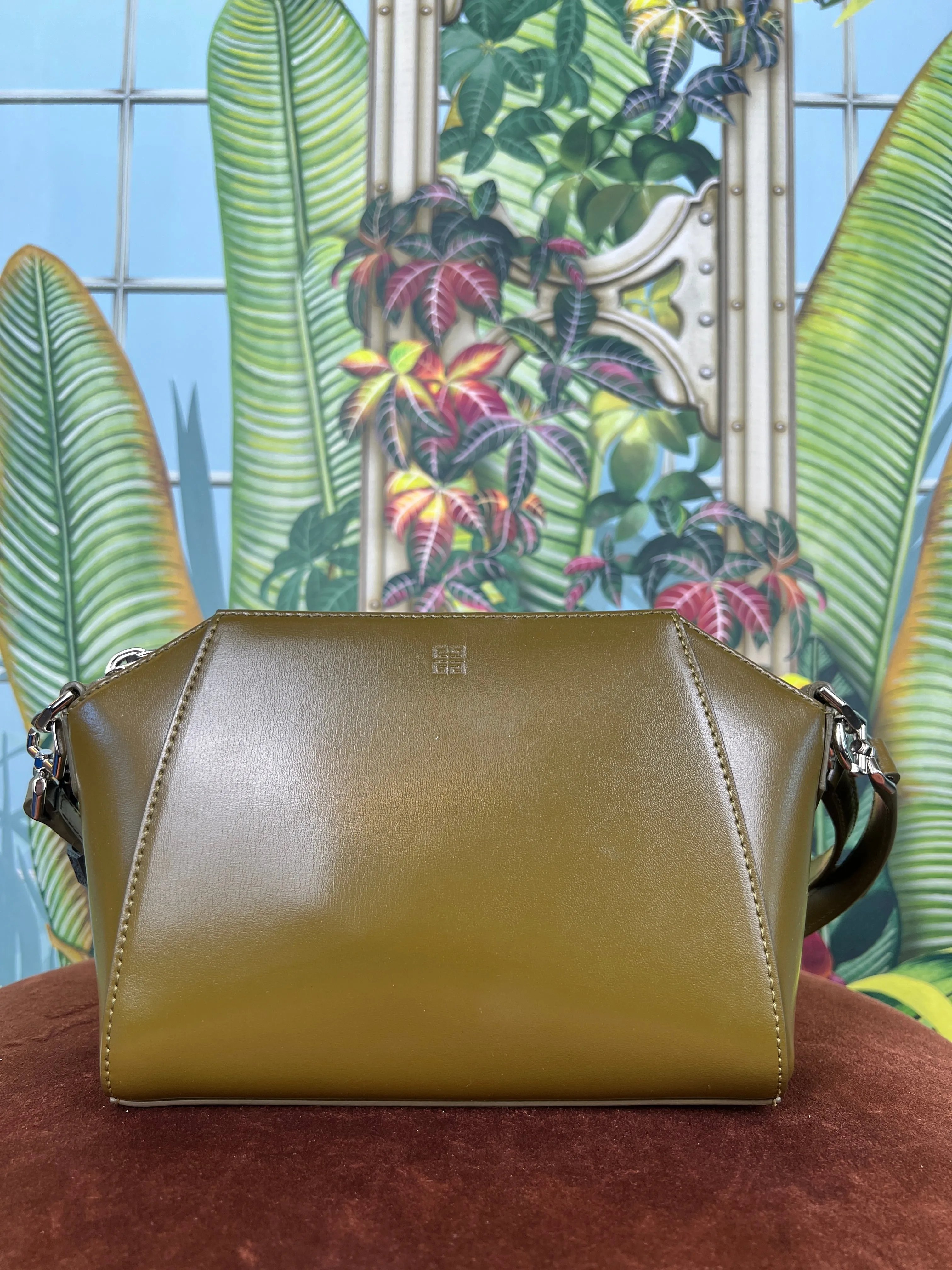 Givenchy Antigona XS mini leather shoulder bag