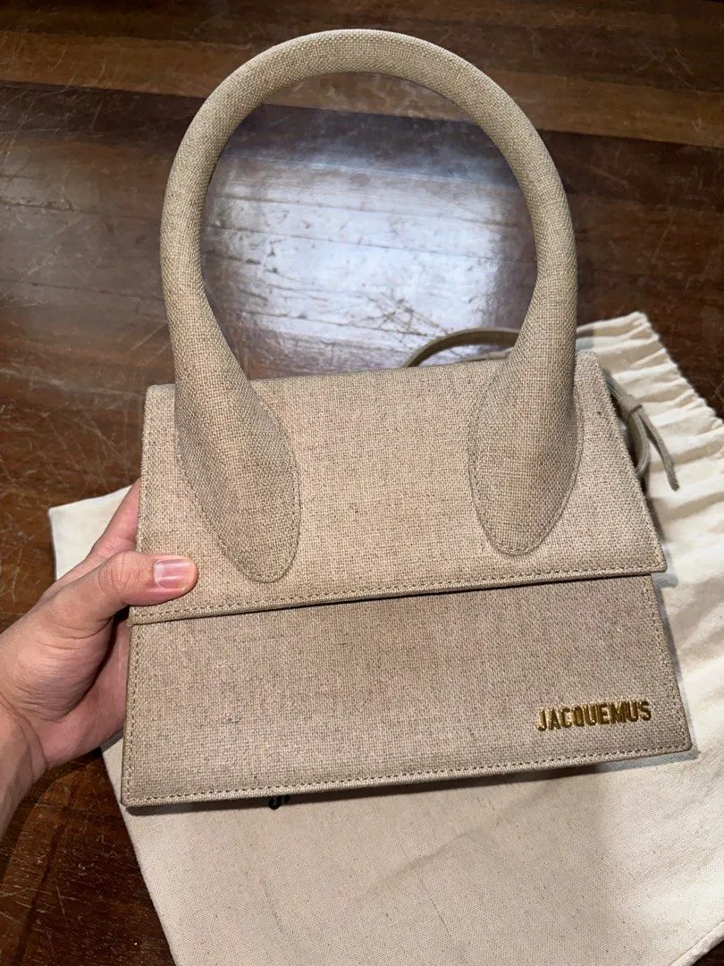 <b>JACQUEMUS </b> <br>Le Grand Chiquito Linen